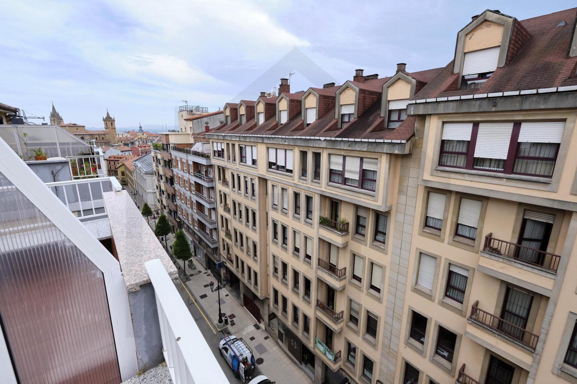 Atico Quintana I - Con Terraza, Vistas A La Ciudad, En El Centro, Con Wifi Y Garaje Apartman Oviedo Kültér fotó